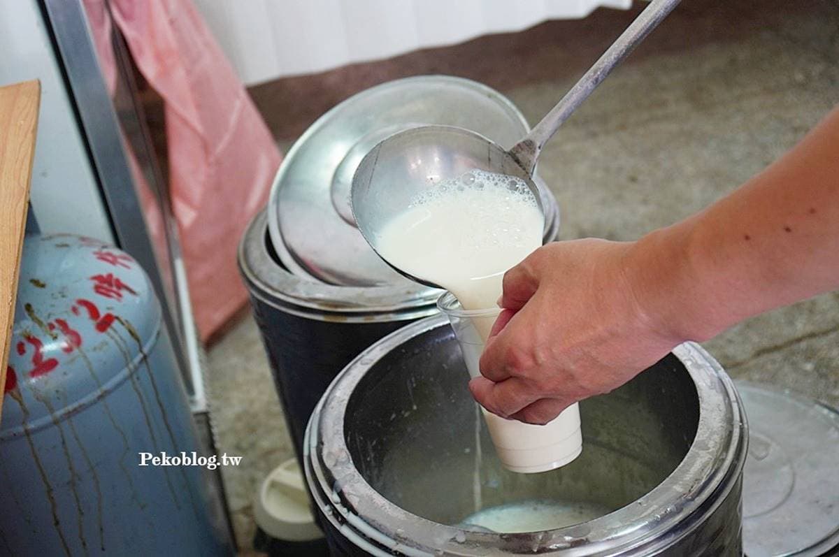 東區巨無霸「蔥油餅包飯糰」重出江湖!新攤位地點曝光,超大分量照樣吃到撐 東區巨無霸「蔥油餅包飯糰」重出江湖!新攤位地點曝光,超大分量照樣吃到撐