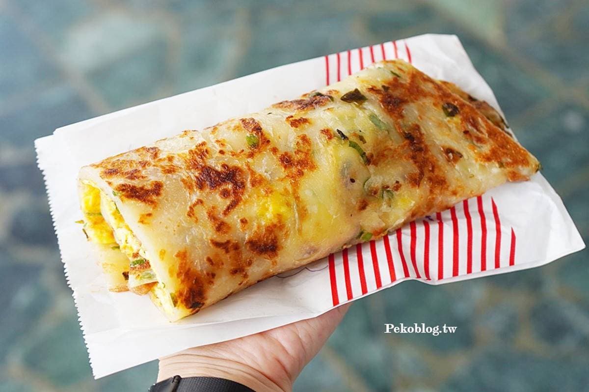 東區巨無霸「蔥油餅包飯糰」重出江湖!新攤位地點曝光,超大分量照樣吃到撐 東區巨無霸「蔥油餅包飯糰」重出江湖!新攤位地點曝光,超大分量照樣吃到撐