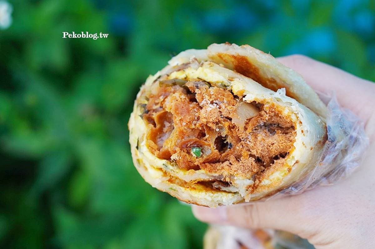 東區巨無霸「蔥油餅包飯糰」重出江湖!新攤位地點曝光,超大分量照樣吃到撐 東區巨無霸「蔥油餅包飯糰」重出江湖!新攤位地點曝光,超大分量照樣吃到撐