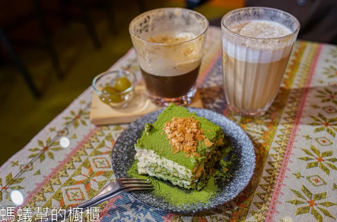 嘉義宵夜12家!深夜限定只賣4小時牛肉麵、25元炭烤魷魚、豆漿豆花推薦 嚮日咖啡 Sunward Coffee|嘉義宵夜甜點