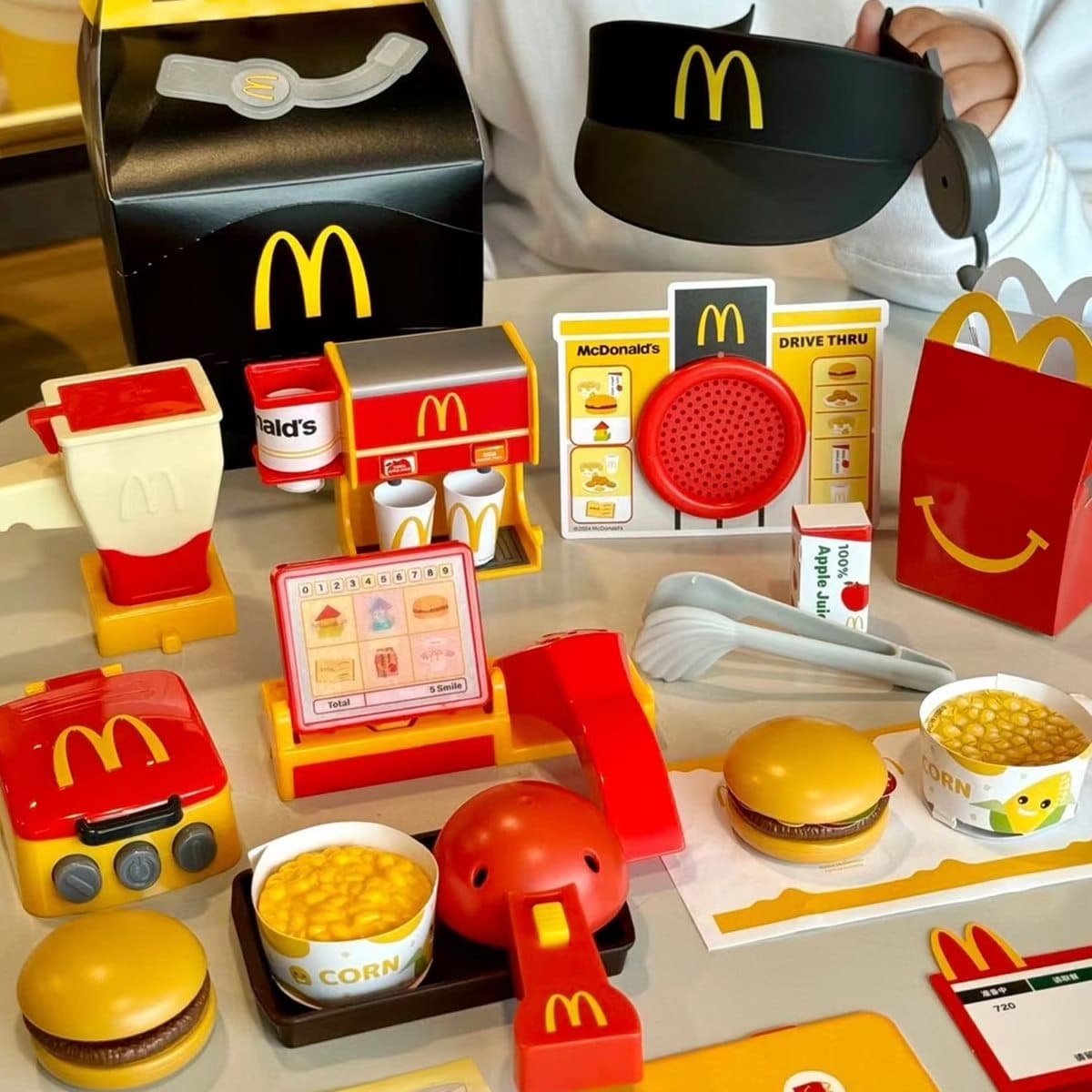 麥當勞「小麥麥家家酒組」免費送!6款超萌玩具太欠收,先搶飲料機、漢堡組 麥當勞「小麥麥家家酒組」免費送!6款超萌玩具太欠收,先搶飲料機、漢堡組