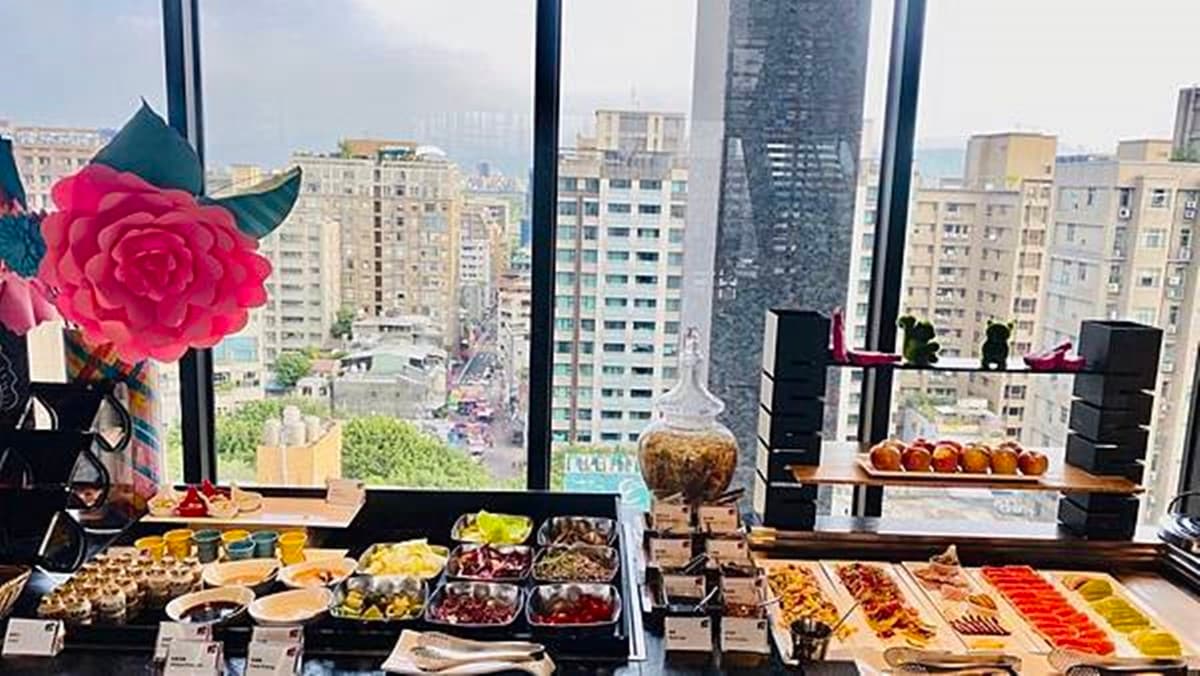 用祕技每人330元!飯店早午餐任吃5小時,還有柏克金、紅白酒暢飲 用祕技每人330元!飯店早午餐任吃5小時,還有柏克金、紅白酒暢飲