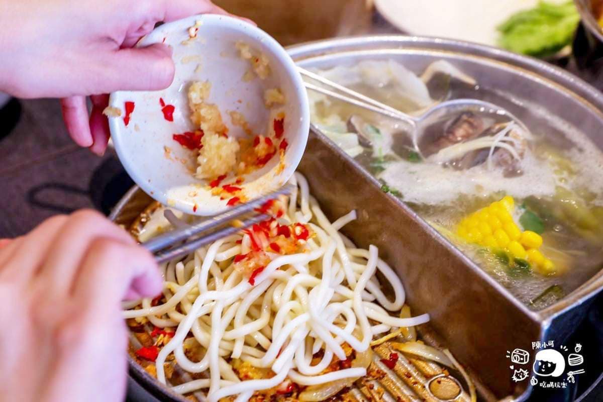 298元起「火烤兩吃」吃到飽!新北夜貓激推宵夜場,自助吧逾60種食材無限夾 298元起「火烤兩吃」吃到飽!新北夜貓激推宵夜場,自助吧逾60種食材無限夾