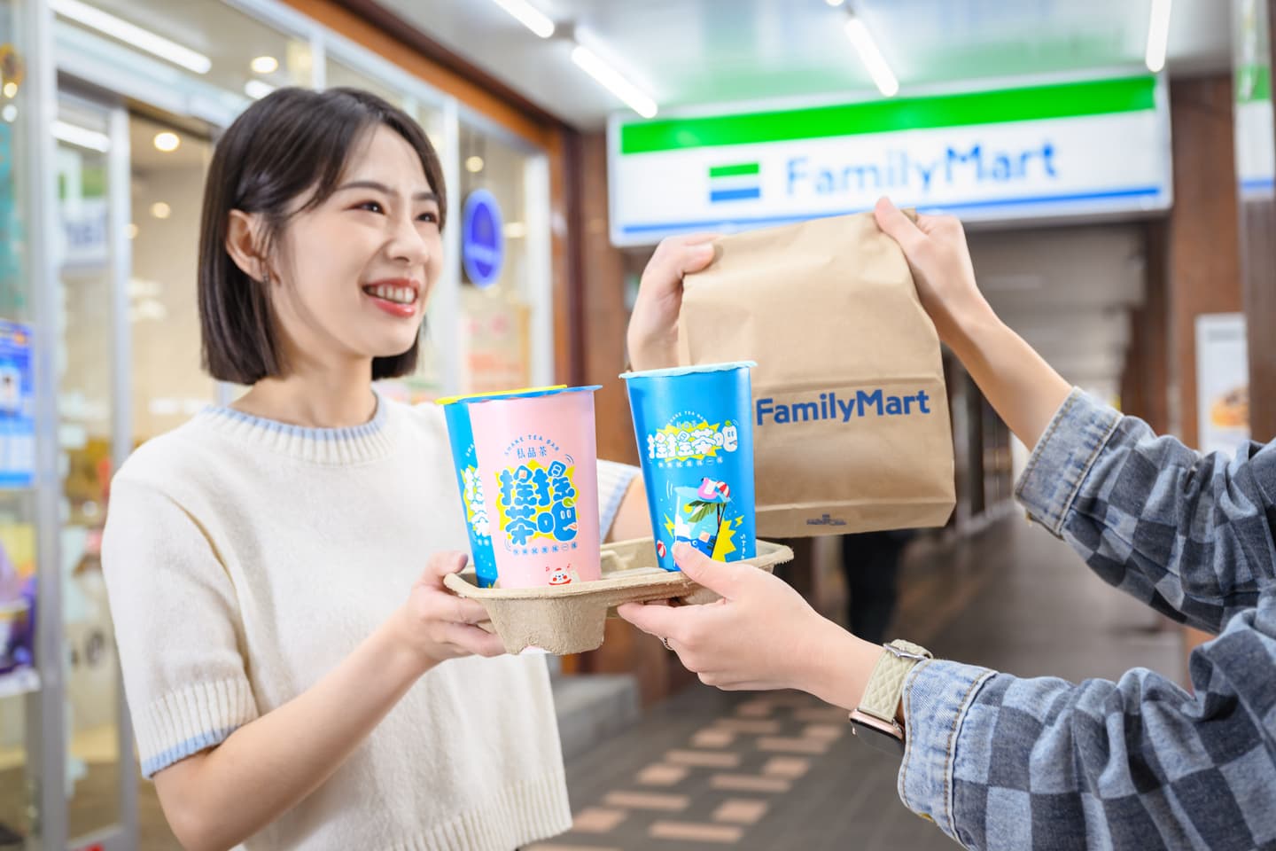 全家霜淇淋買2送2!限時3天夯品買一送一,手搖人挑戰「最好喝奶茶」 全家霜淇淋買2送2!限時3天夯品買一送一,手搖人挑戰「最好喝奶茶」