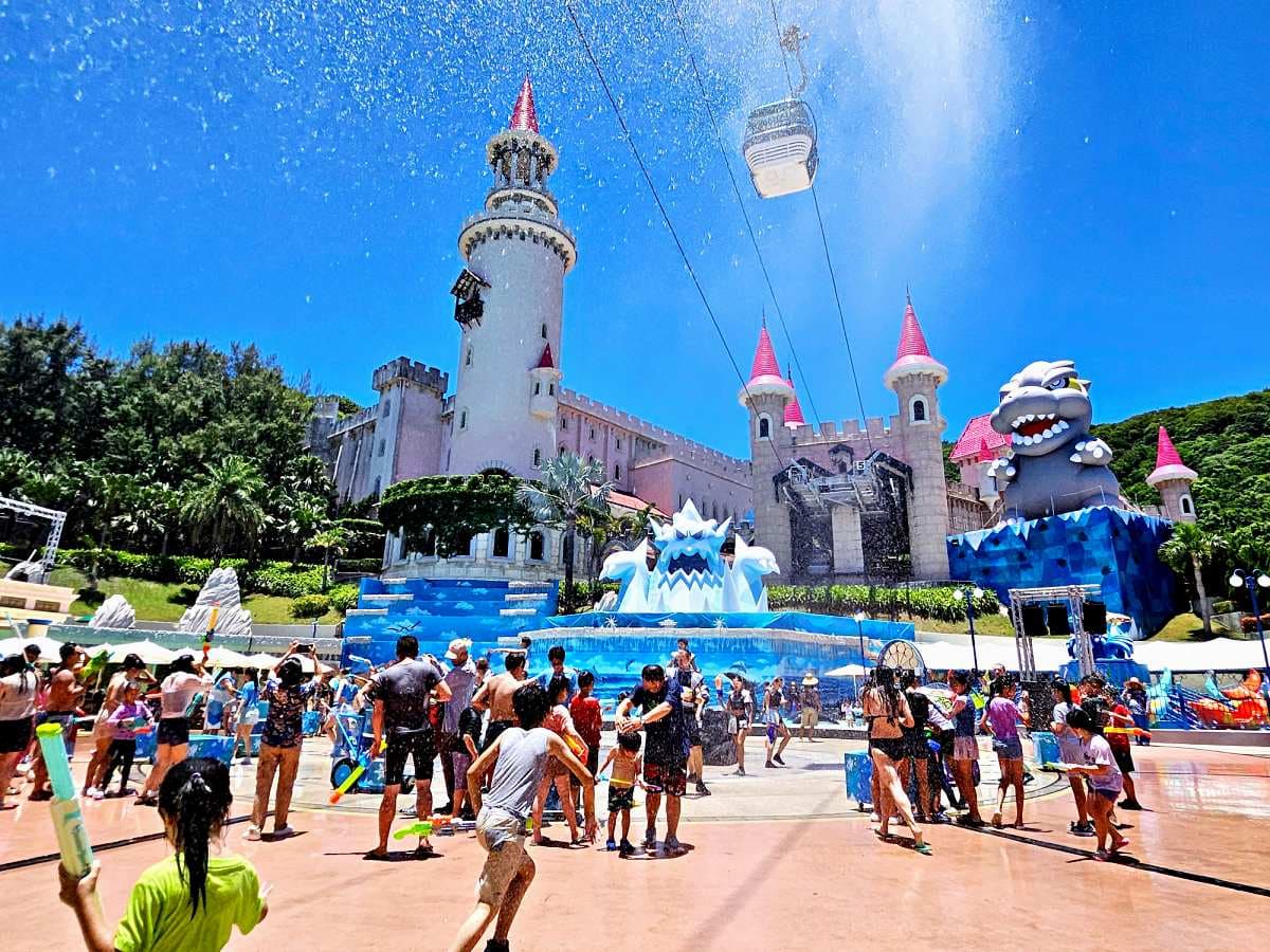 10米高哥吉拉出沒海洋公園!全台最大水花派對超消暑,12歲以下免費玩到爽 10米高哥吉拉出沒海洋公園!全台最大水花派對超消暑,12歲以下免費玩到爽