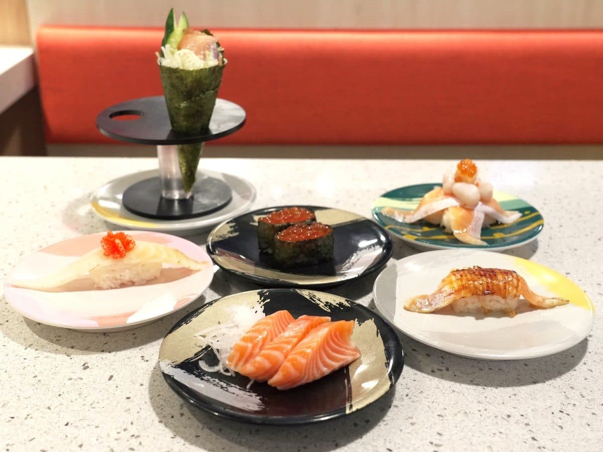香菜控快衝!壽司郎推2款「香菜壽司」限時開賣,加碼鮭魚生魚片買2送1 香菜控快衝!壽司郎推2款「香菜壽司」限時開賣,加碼鮭魚生魚片買2送1