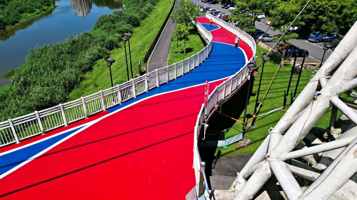 「汐止最美景觀橋」重新開放!270公尺紅藍步道超好走,免費夜景新地標 「汐止最美景觀橋」重新開放!270公尺紅藍步道超好走,免費夜景新地標