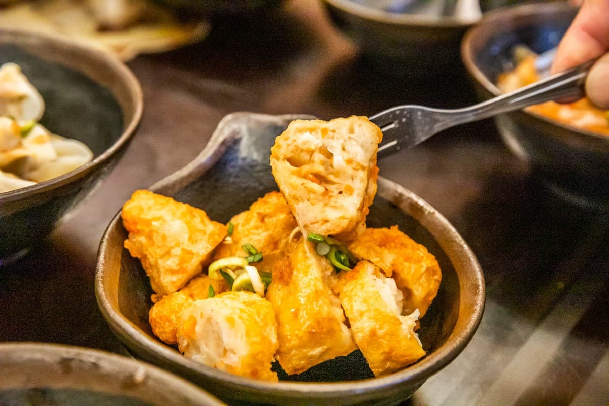 苗栗80年排隊大餛飩!搭配Q皮肉圓免百元吃飽飽,熱滷味、涼拌小菜都必點 苗栗80年排隊大餛飩!搭配Q皮肉圓免百元吃飽飽,熱滷味、涼拌小菜都必點