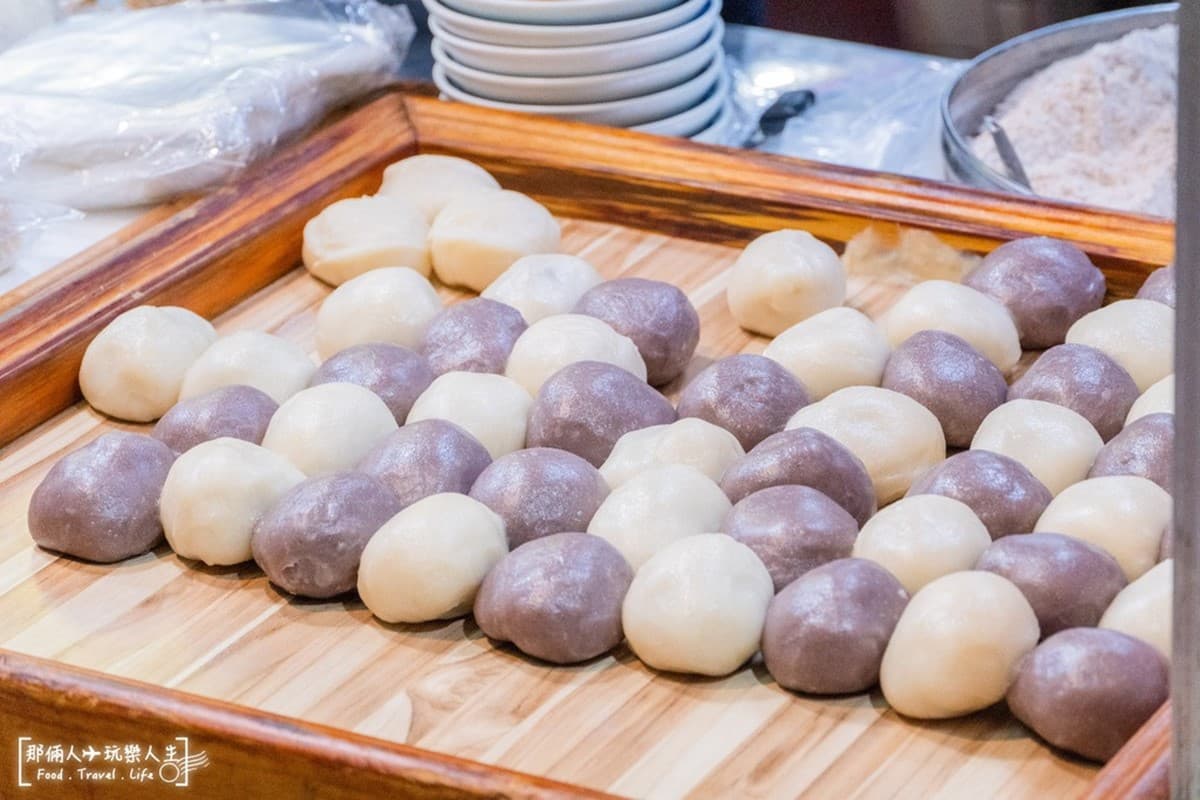 市場熱賣88年!古法手工「綠豆麻糬」顆顆飽滿,15元菜燕、綠豆粉糕也要吃 市場熱賣88年!古法手工「綠豆麻糬」顆顆飽滿,15元菜燕、綠豆粉糕也要吃