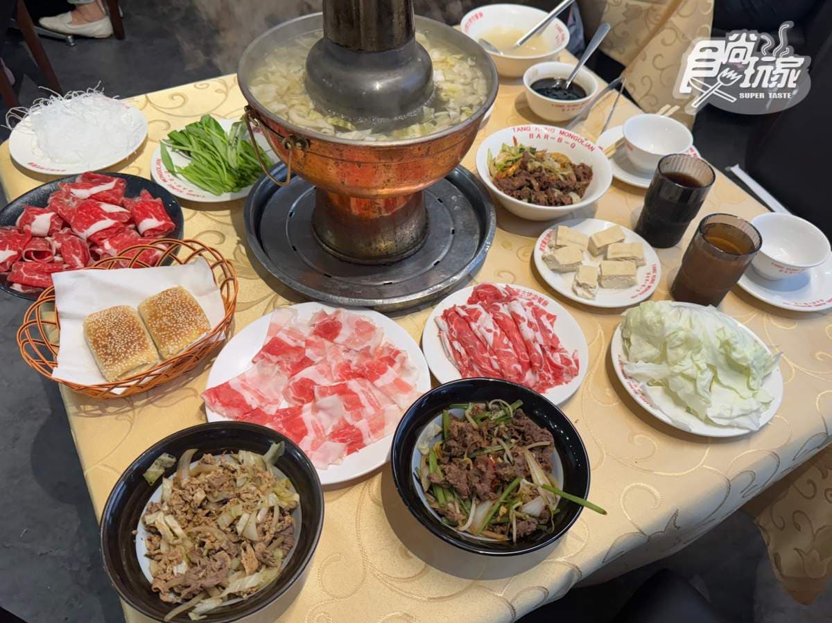 台北人哭了!48年老字號「唐宮蒙古烤肉」重新開幕,660元吃到飽搶先直擊 台北人哭了!48年老字號「唐宮蒙古烤肉」重新開幕,660元吃到飽搶先直擊