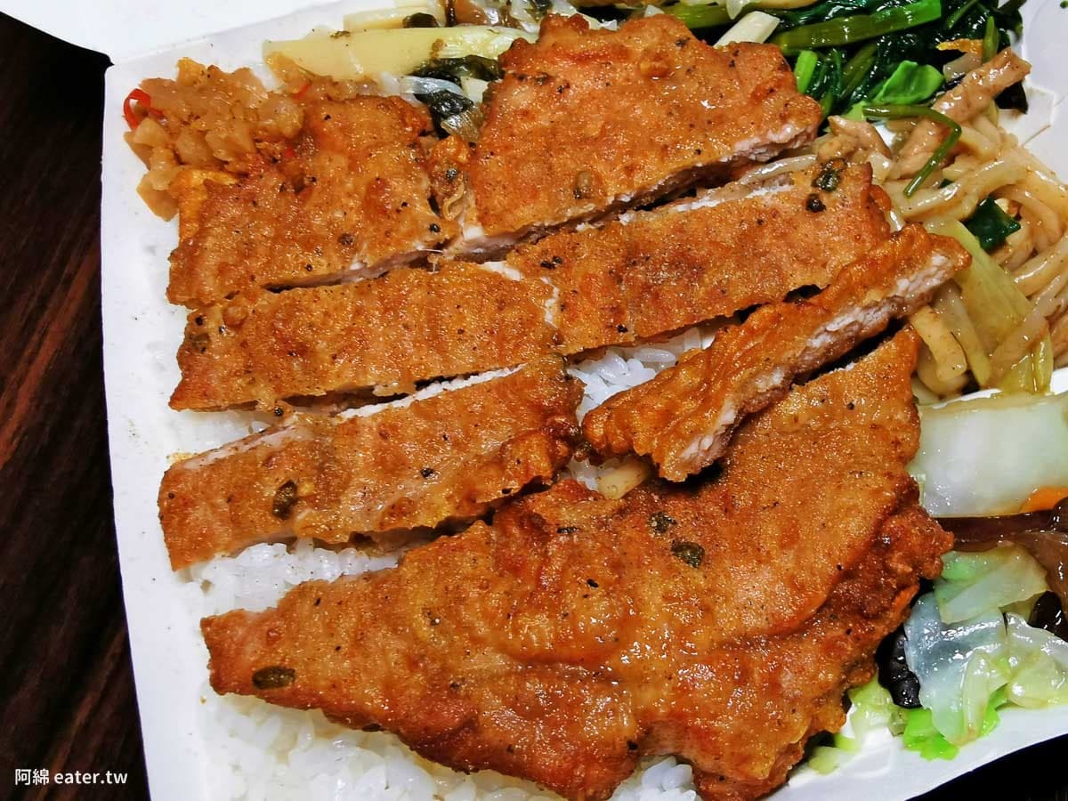 便當只要60元起!桃園人才知平價便當,排骨飯80元CP值超高、附免費熱湯 便當只要60元起!桃園人才知平價便當,排骨飯80元CP值超高、附免費熱湯