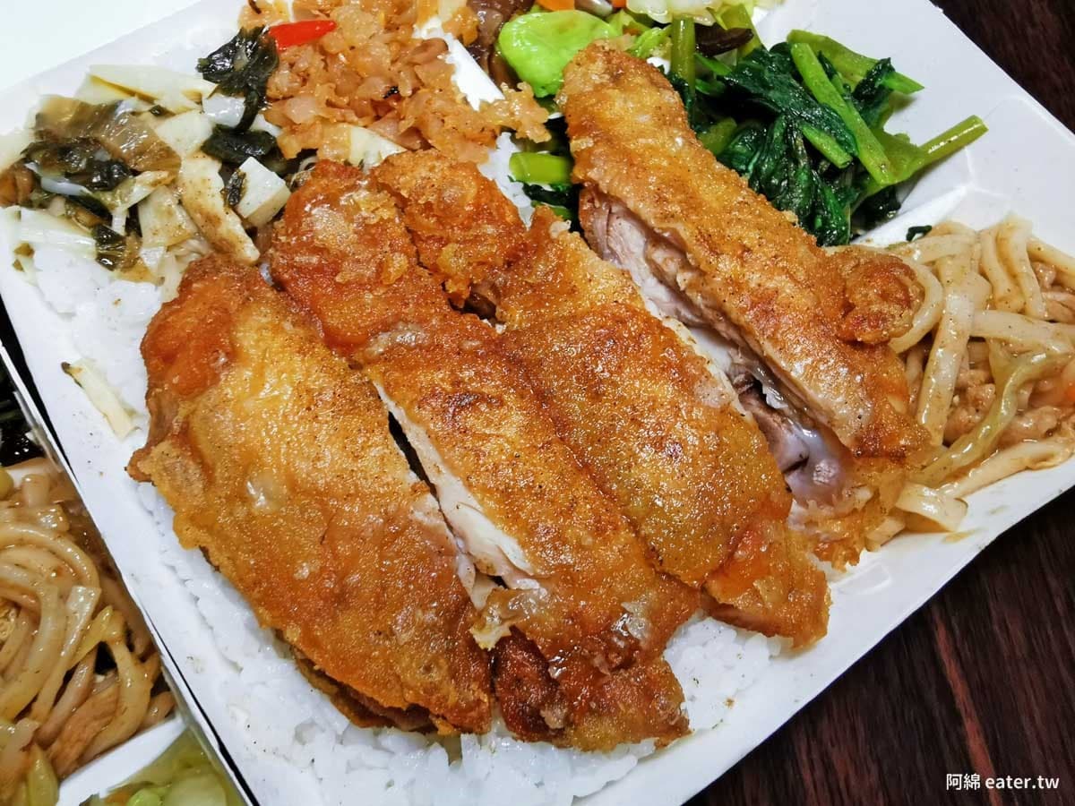 便當只要60元起!桃園人才知平價便當,排骨飯80元CP值超高、附免費熱湯 便當只要60元起!桃園人才知平價便當,排骨飯80元CP值超高、附免費熱湯