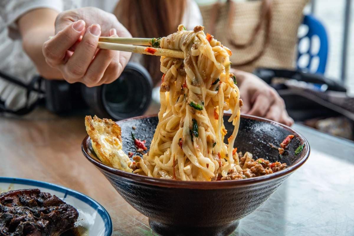 龍潭隱藏版「水上客家菜」!老饕最愛現撈仔鮮魚,客家悶筍、梅干扣肉都必點 龍潭隱藏版「水上客家菜」!老饕最愛現撈仔鮮魚,客家悶筍、梅干扣肉都必點