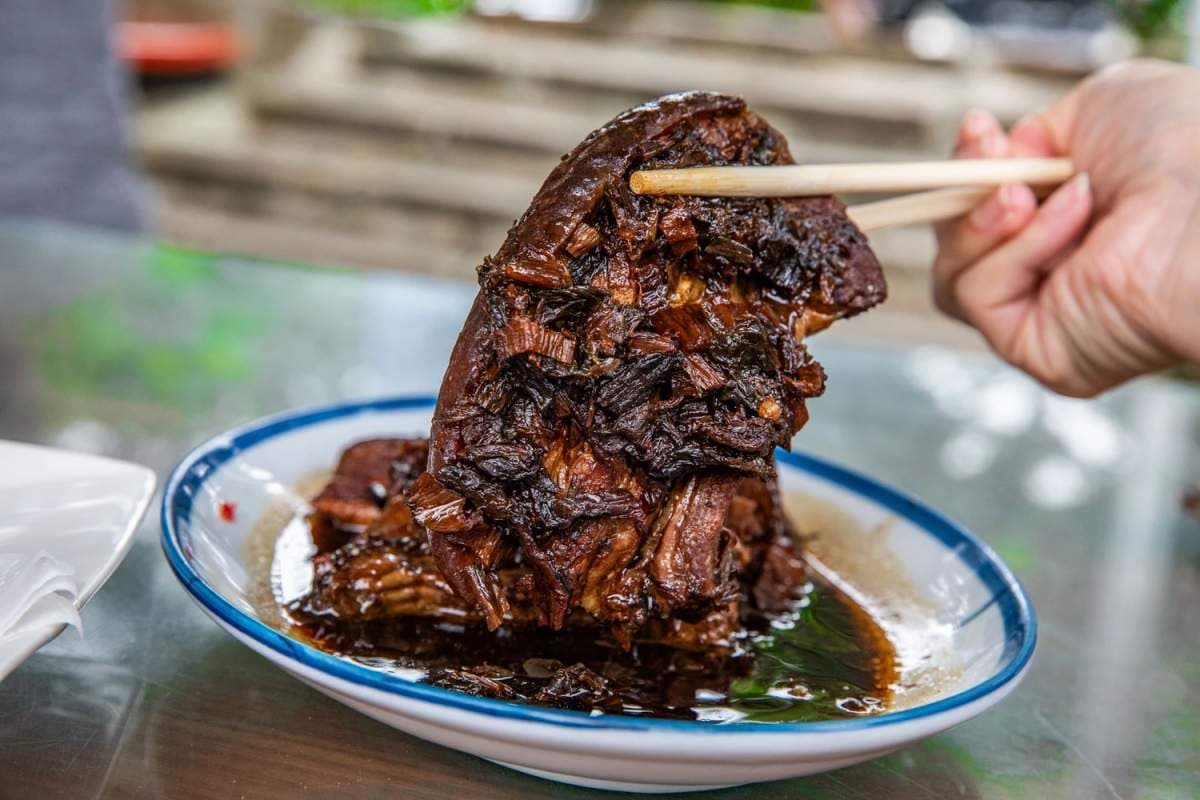 龍潭隱藏版「水上客家菜」!老饕最愛現撈仔鮮魚,客家悶筍、梅干扣肉都必點 龍潭隱藏版「水上客家菜」!老饕最愛現撈仔鮮魚,客家悶筍、梅干扣肉都必點
