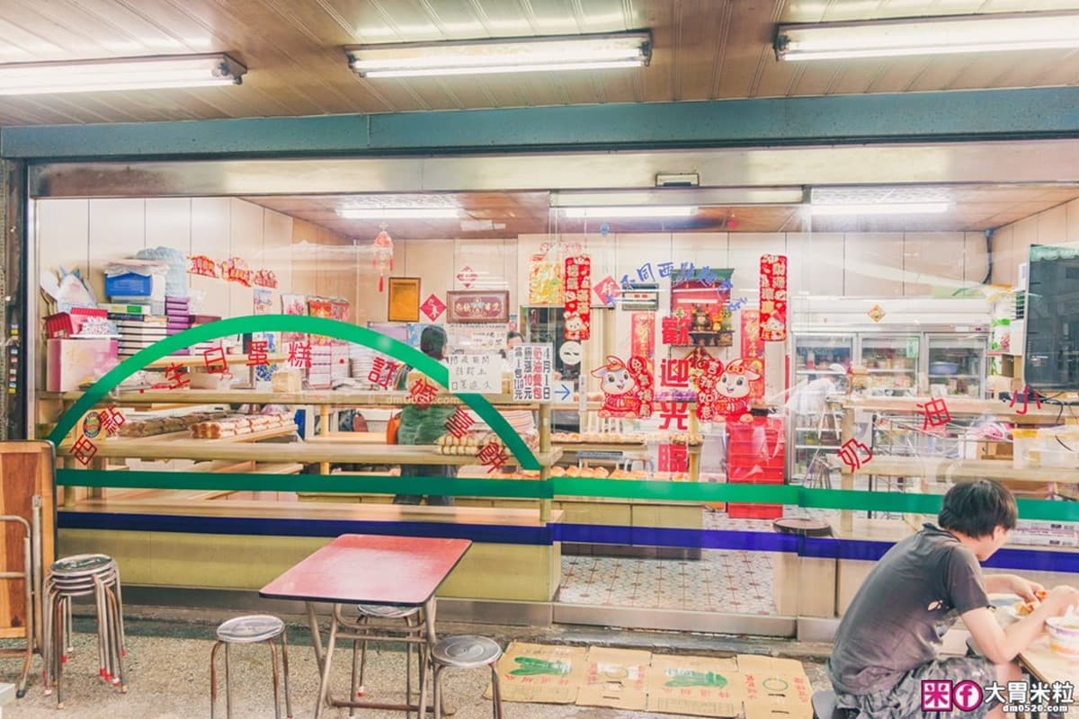 爆漿餐包每顆6元!老字號麵包隱身新北菜市場,每日限量沒預訂吃不到 爆漿餐包每顆6元!老字號麵包隱身新北菜市場,每日限量沒預訂吃不到