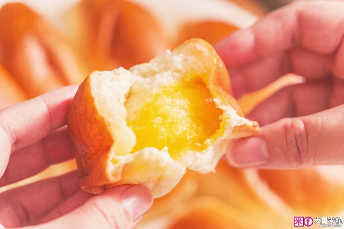 爆漿餐包每顆6元!老字號麵包隱身新北菜市場,每日限量沒預訂吃不到 爆漿餐包每顆6元!老字號麵包隱身新北菜市場,每日限量沒預訂吃不到