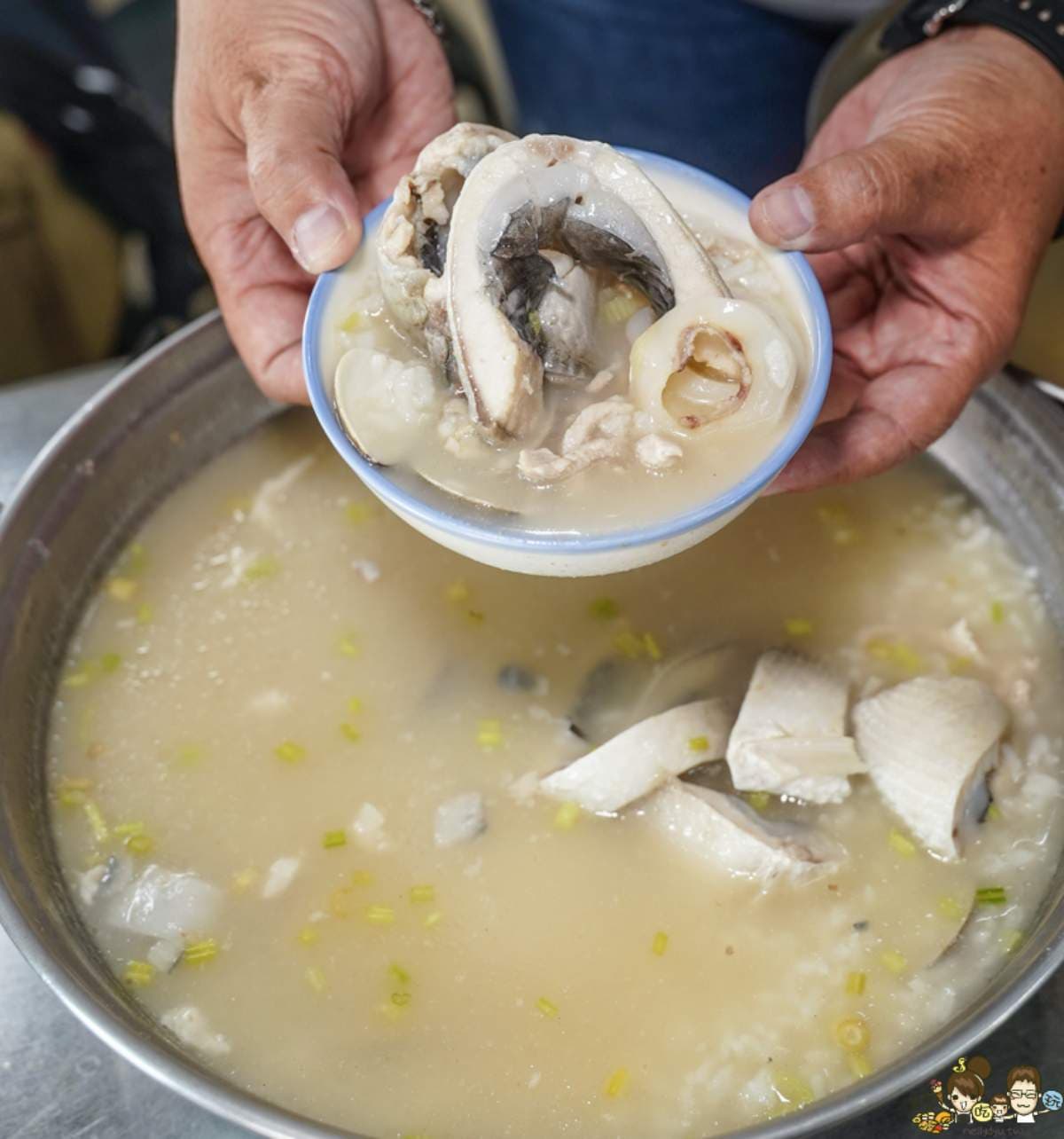 阿嬤怕你吃不飽!高雄最狂「大鐵鍋海鮮粥」百元飽全家,真材實料在地人大推 阿嬤怕你吃不飽!高雄最狂「大鐵鍋海鮮粥」百元飽全家,真材實料在地人大推