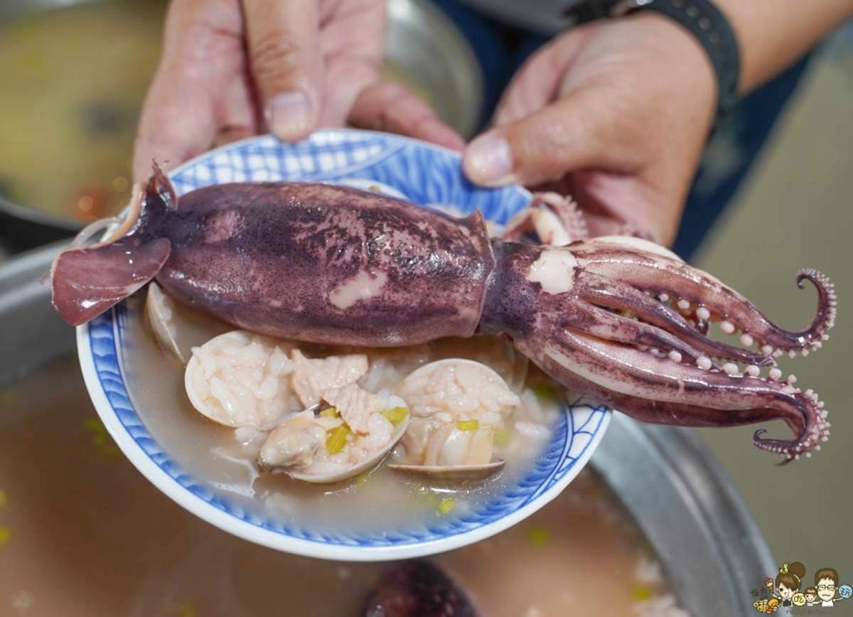 阿嬤怕你吃不飽!高雄最狂「大鐵鍋海鮮粥」百元飽全家,真材實料在地人大推 阿嬤怕你吃不飽!高雄最狂「大鐵鍋海鮮粥」百元飽全家,真材實料在地人大推