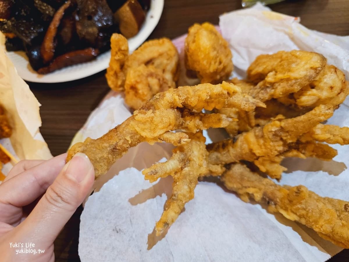 嘉義夜市總整理!最強文化路夜市、2千坪湖美夜市、朴子夜市美食推薦 來到嘉義夜市的「彌陀夜市」,炸物愛好者可以試試「炸雞王國」。