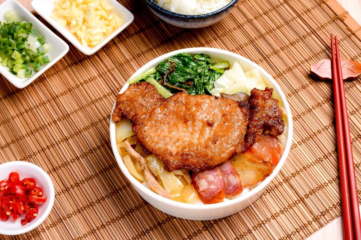 【獨家】滷肉飯界霸主!鬍鬚張X食尚聯名套餐現省65元,一次吃雙便當+甜點 【獨家】滷肉飯界霸主!鬍鬚張X食尚聯名套餐現省65元,一次吃雙便當+甜點