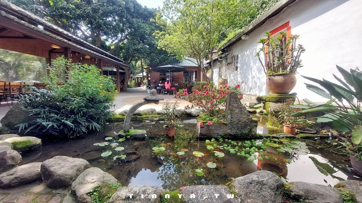 新北隱藏版「百年古厝土雞城」!醬香農家炒肉太唰嘴,週末爬觀音山順路吃 新北隱藏版「百年古厝土雞城」!醬香農家炒肉太唰嘴,週末爬觀音山順路吃