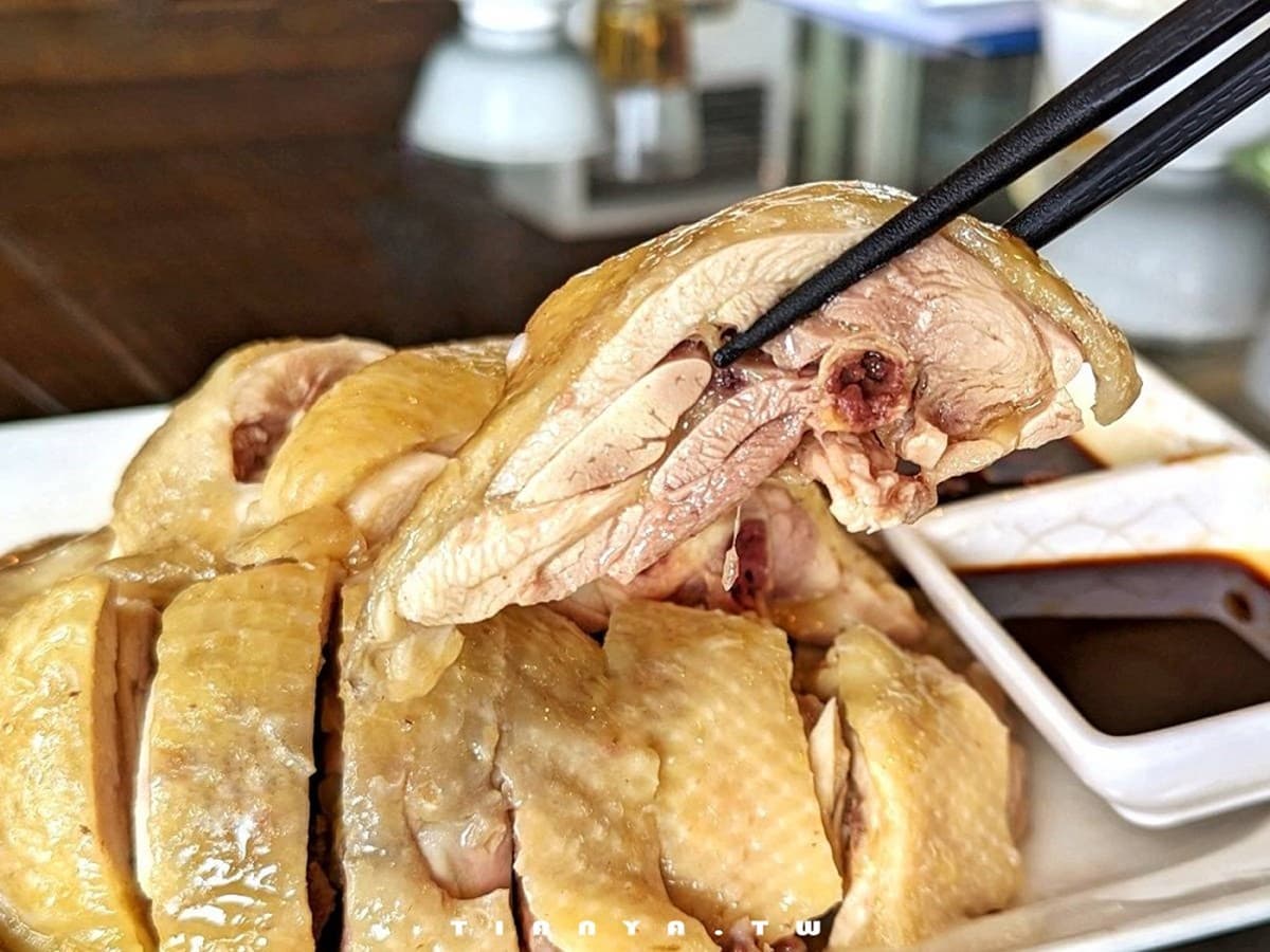 新北隱藏版「百年古厝土雞城」!醬香農家炒肉太唰嘴,週末爬觀音山順路吃 新北隱藏版「百年古厝土雞城」!醬香農家炒肉太唰嘴,週末爬觀音山順路吃