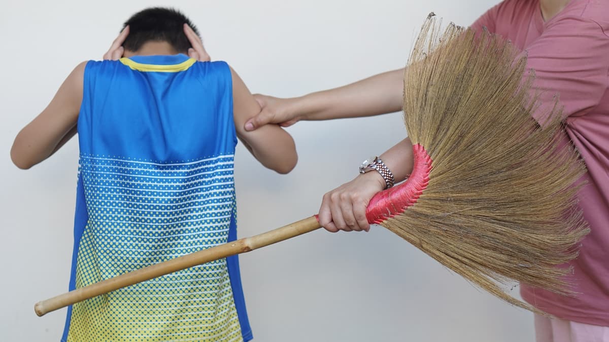 小時候爸媽都拿什麼打你?一票過來人秒陷回憶殺:1工具光看到就腿軟