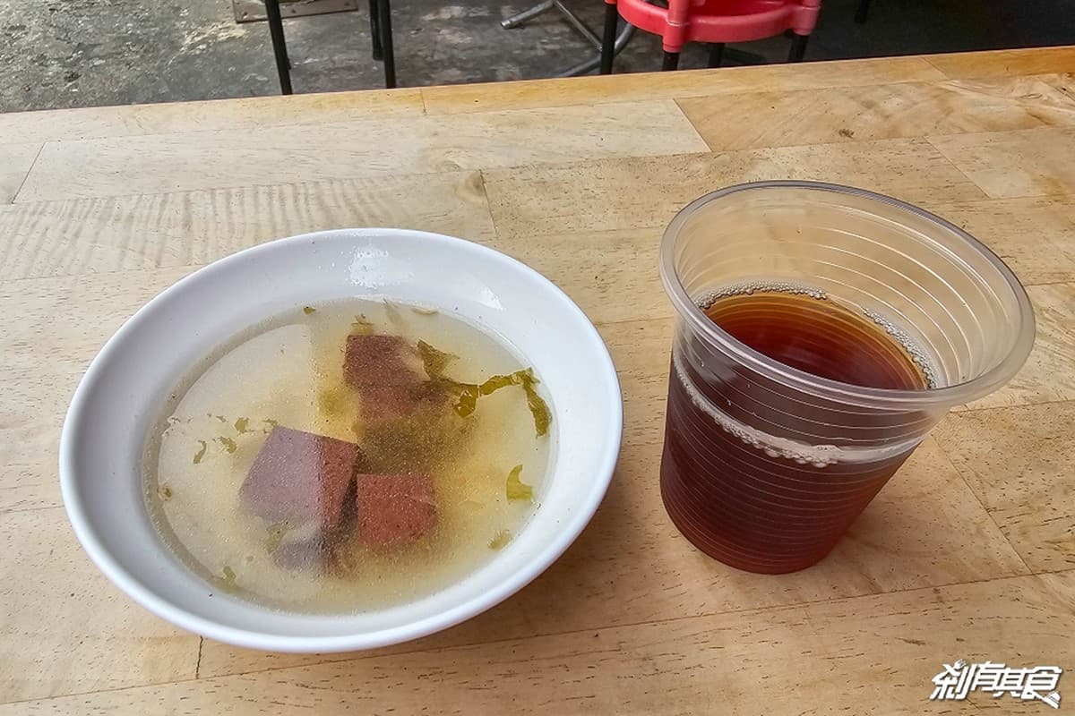 豬血湯、紅茶免費喝到飽!台中廟口佛系臭豆腐,再搭滷肉飯百元吃飽飽 豬血湯、紅茶免費喝到飽!台中廟口佛系臭豆腐,再搭滷肉飯百元吃飽飽