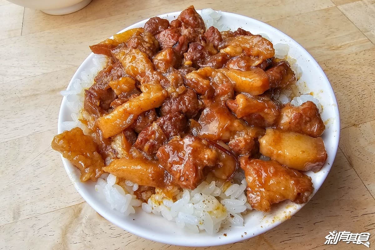 豬血湯、紅茶免費喝到飽!台中廟口佛系臭豆腐,再搭滷肉飯百元吃飽飽 豬血湯、紅茶免費喝到飽!台中廟口佛系臭豆腐,再搭滷肉飯百元吃飽飽