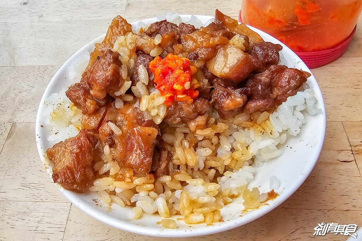 豬血湯、紅茶免費喝到飽!台中廟口佛系臭豆腐,再搭滷肉飯百元吃飽飽 豬血湯、紅茶免費喝到飽!台中廟口佛系臭豆腐,再搭滷肉飯百元吃飽飽