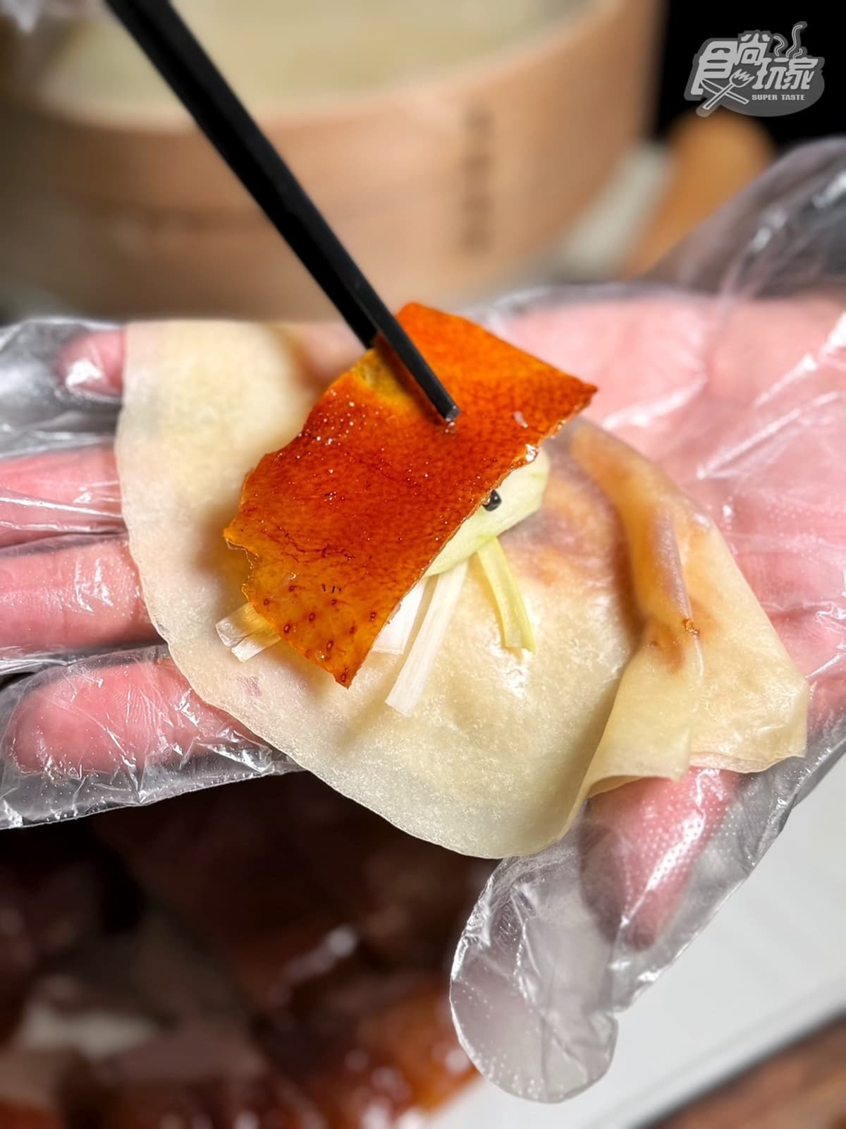 熱銷2.5萬隻烤鴨!開箱最新「上菜片皮鴨」,必嘗鴨夾饃、米其林同款甜點(中獎公布) 熱銷2.5萬隻烤鴨!開箱最新「上菜片皮鴨」,必嘗鴨夾饃、米其林同款甜點(中獎公布)