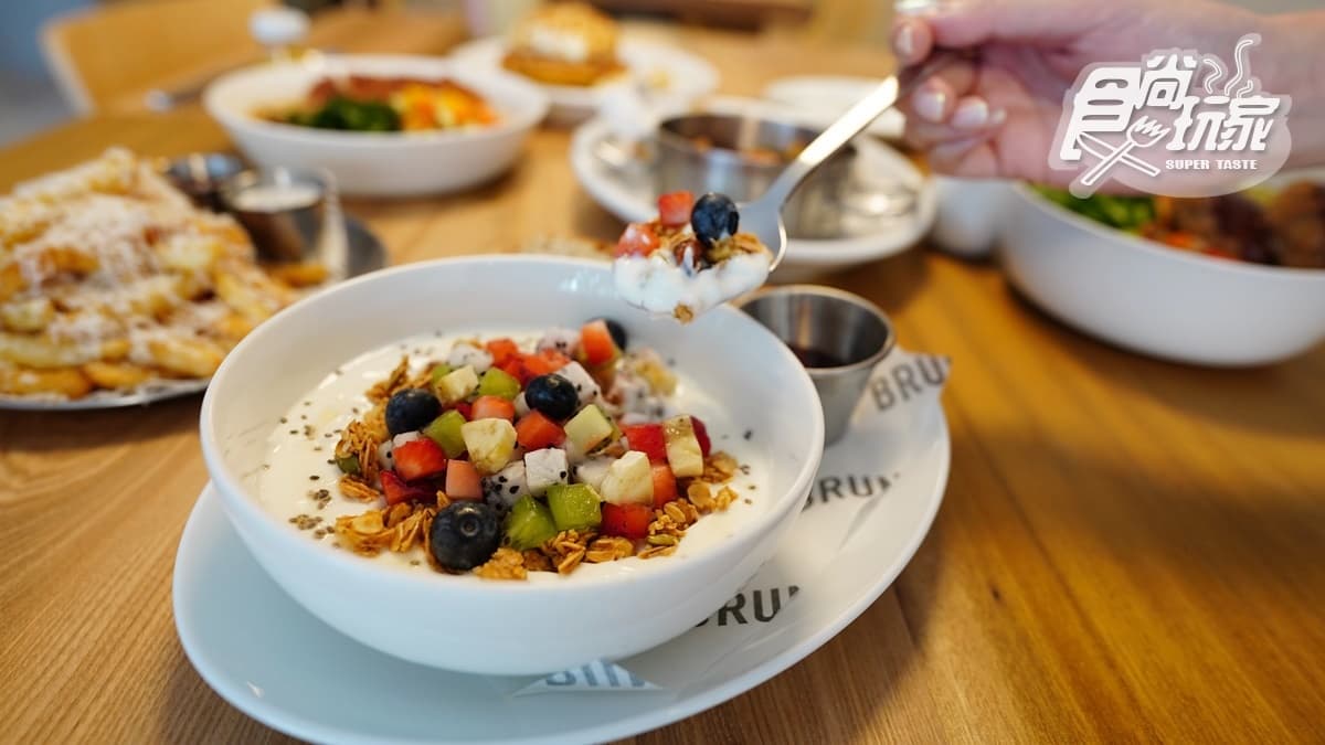 「台北最美早午餐」進駐天母!打卡純白戶外區,必點致敬茉莉漢堡「豬排飯」 「台北最美早午餐」進駐天母!打卡純白戶外區,必點致敬茉莉漢堡「豬排飯」