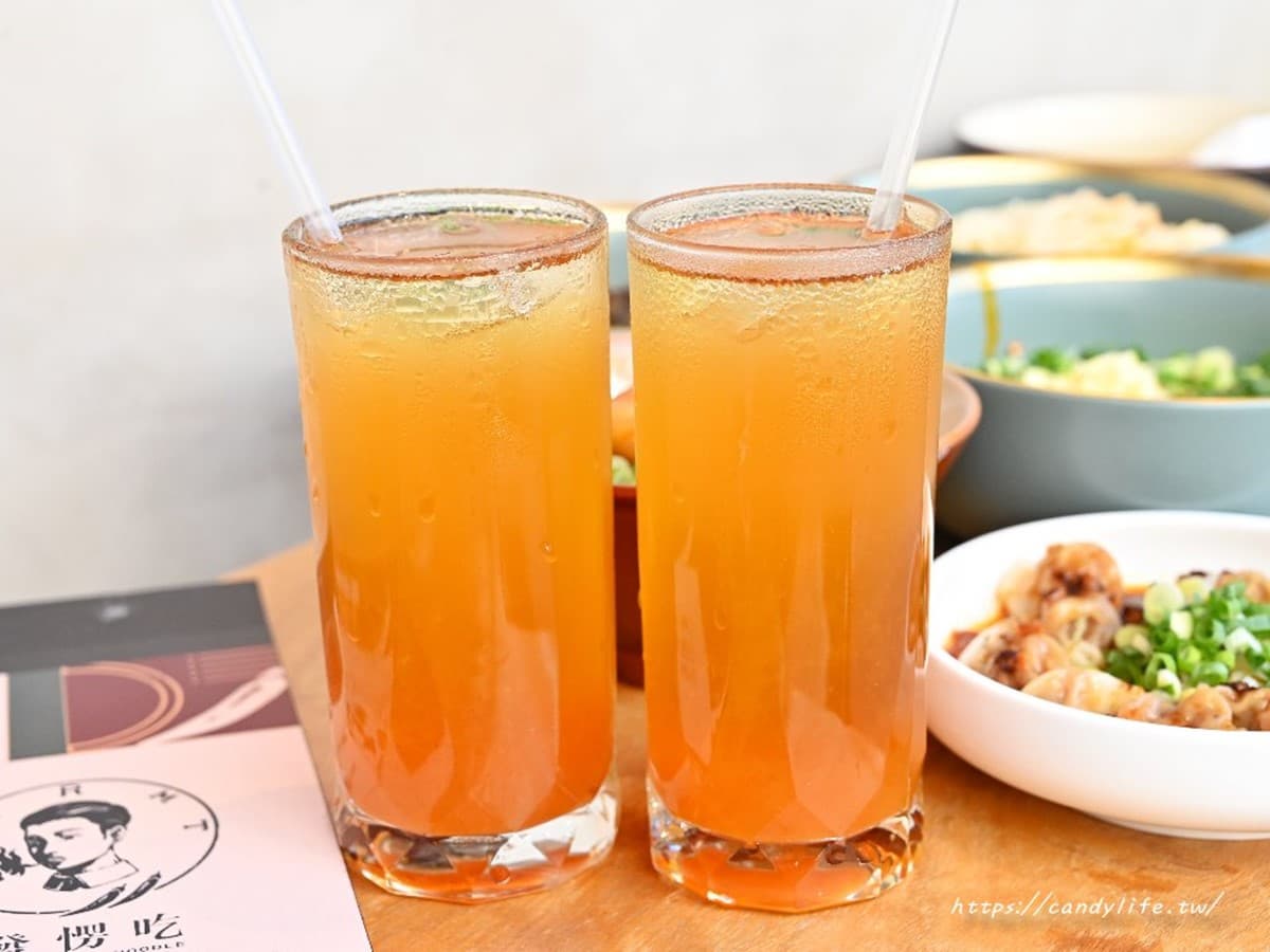 台中也有銷魂皮蛋麵!肉燥拌獨門辣醬濃郁噴香,滿滿蔥海+生蛋黃滑嫩唰嘴 台中也有銷魂皮蛋麵!肉燥拌獨門辣醬濃郁噴香,滿滿蔥海+生蛋黃滑嫩唰嘴