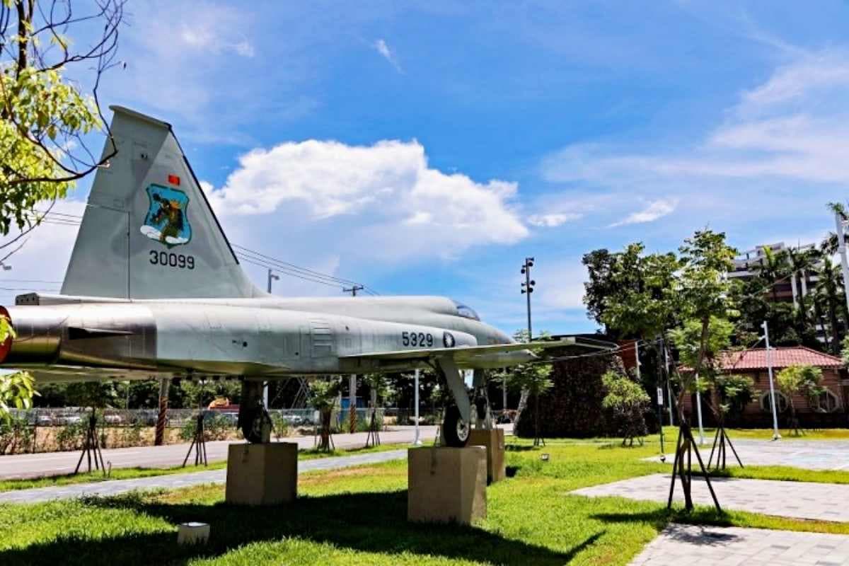 【新開店】台南最新空軍眷村!免費入園開逛,退役戰機、百年碉堡掀回憶殺 【新開店】台南最新空軍眷村!免費入園開逛,退役戰機、百年碉堡掀回憶殺