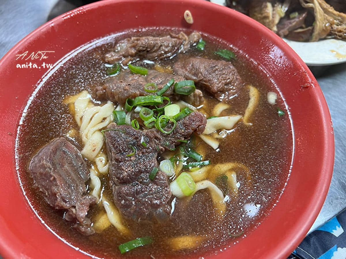 好評破千!新北「超值牛小排麵」1碗吃得到4大塊超撐,還能免費續湯太佛心 好評破千!新北「超值牛小排麵」1碗吃得到4大塊超撐,還能免費續湯太佛心