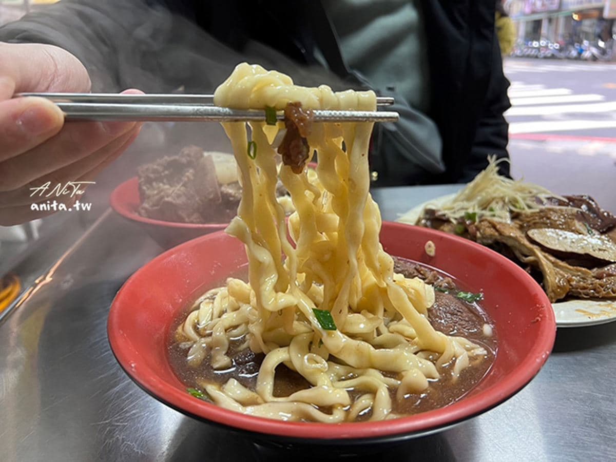 好評破千!新北「超值牛小排麵」1碗吃得到4大塊超撐,還能免費續湯太佛心 好評破千!新北「超值牛小排麵」1碗吃得到4大塊超撐,還能免費續湯太佛心