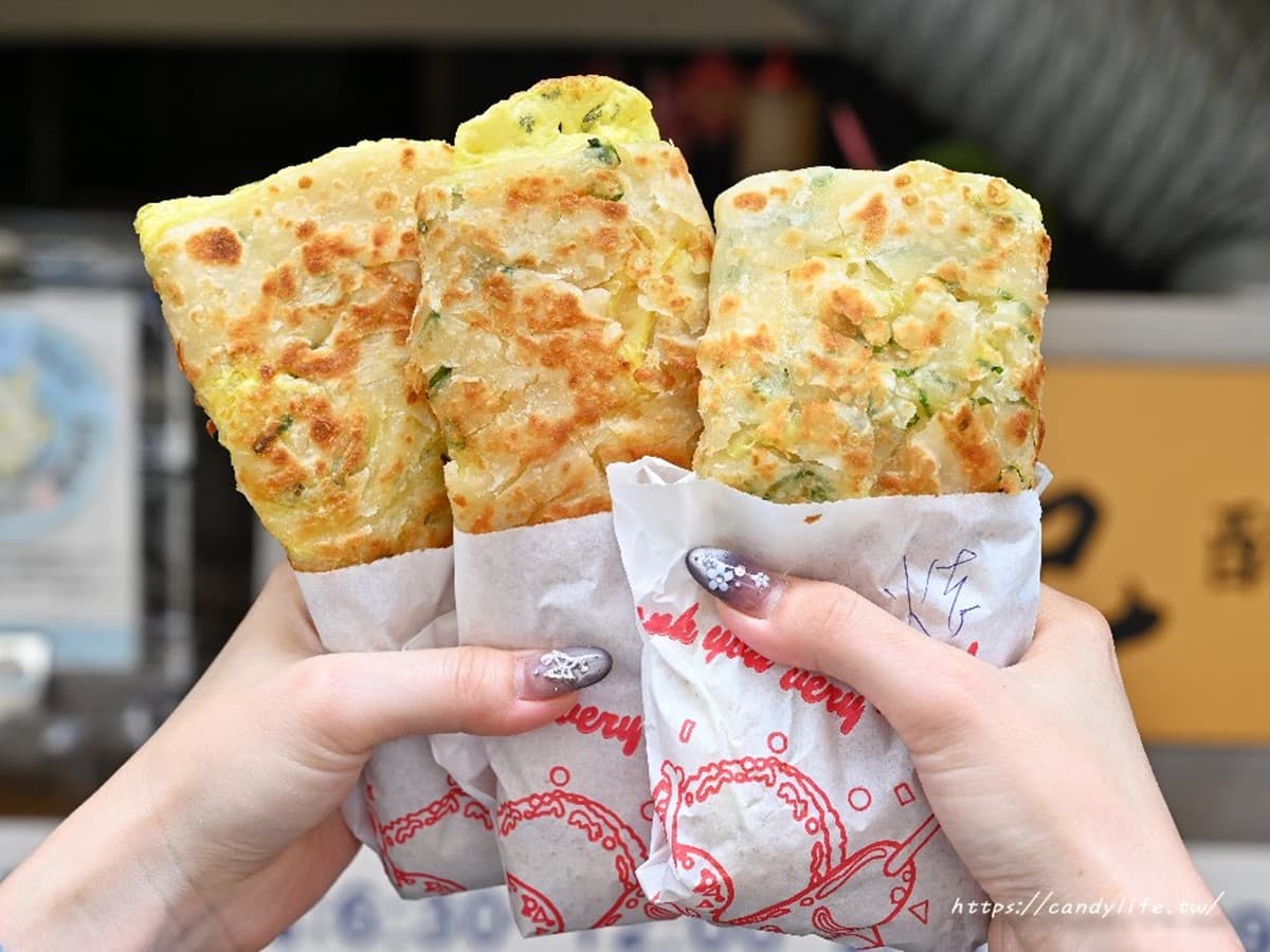 台中人激推「酥皮蛋餅」!現煎餅皮金黃恰恰飄焦香,夾入牽絲起司瀑布超欠吃 台中人激推「酥皮蛋餅」!現煎餅皮金黃恰恰飄焦香,夾入牽絲起司瀑布超欠吃