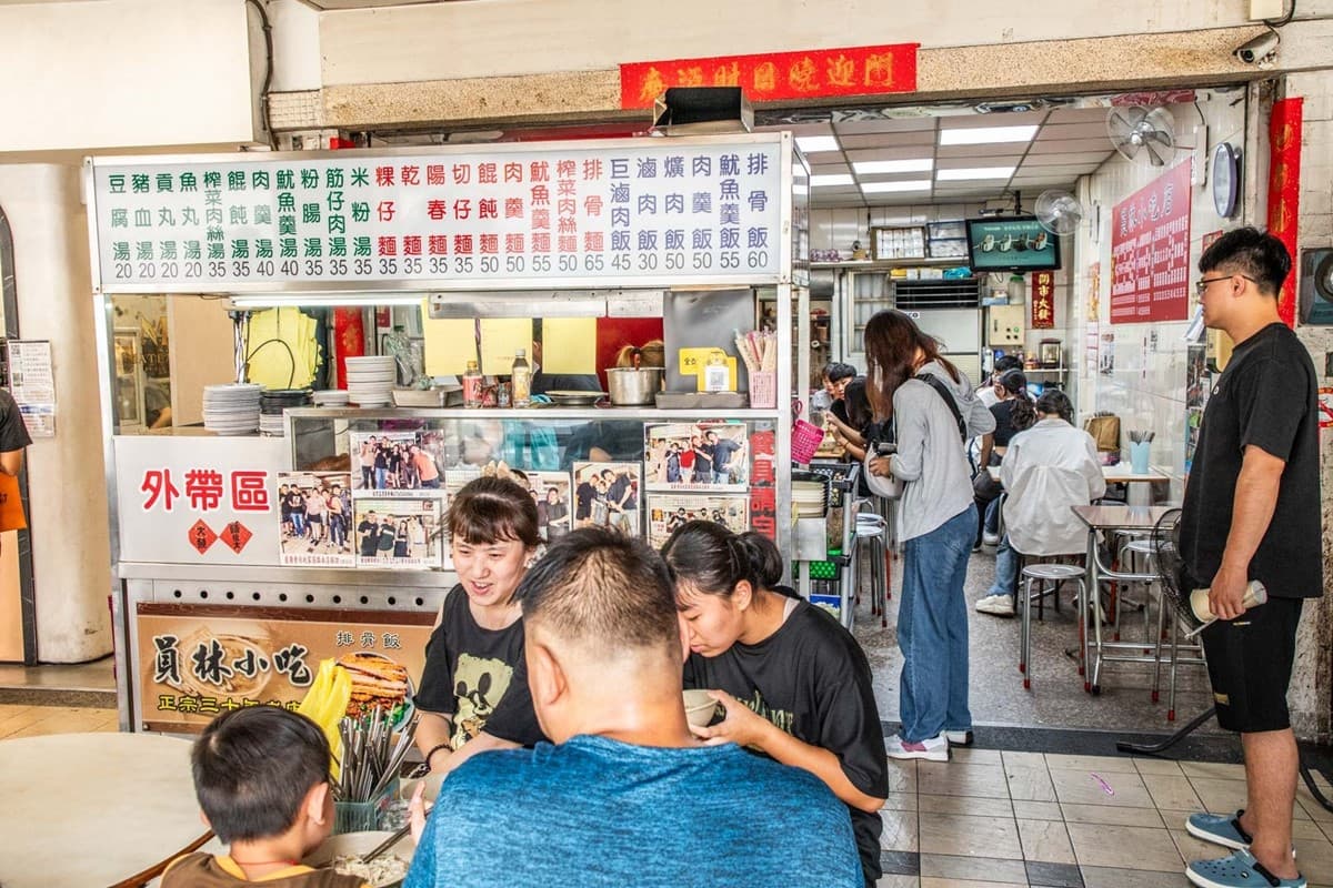 大碗公只要65元!排隊老字號「黃金排骨飯」飄香車站40年,爌肉飯也必點 大碗公只要65元!排隊老字號「黃金排骨飯」飄香車站40年,爌肉飯也必點