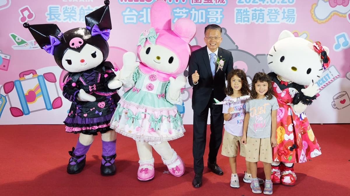 Hello Kitty彩繪機來了!長榮三麗鷗新機登場,撲克牌、登機證超欠收藏 Hello Kitty彩繪機來了!長榮三麗鷗新機登場,撲克牌、登機證超欠收藏