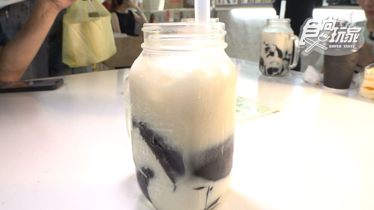 南門市場黑冠仙草凍奶珍珠奶茶