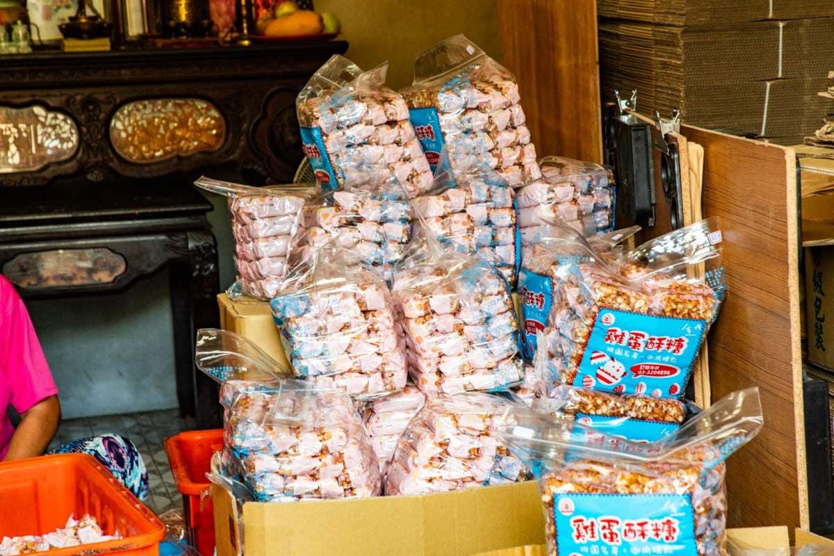 桃園古厝隱藏伴手禮!60年古早味「雞蛋酥糖」內行才懂買,香脆不膩老饕激推 桃園古厝隱藏伴手禮!60年古早味「雞蛋酥糖」內行才懂買,香脆不膩老饕激推