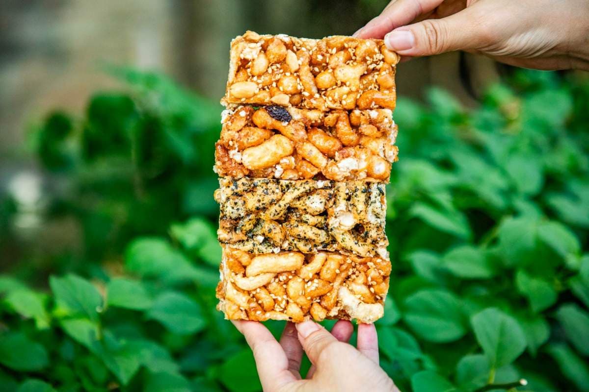 桃園古厝隱藏伴手禮!60年古早味「雞蛋酥糖」內行才懂買,香脆不膩老饕激推 桃園古厝隱藏伴手禮!60年古早味「雞蛋酥糖」內行才懂買,香脆不膩老饕激推