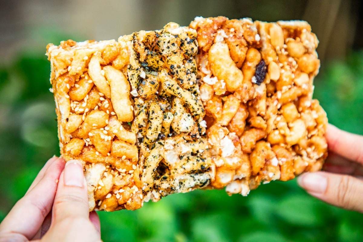 桃園古厝隱藏伴手禮!60年古早味「雞蛋酥糖」內行才懂買,香脆不膩老饕激推 桃園古厝隱藏伴手禮!60年古早味「雞蛋酥糖」內行才懂買,香脆不膩老饕激推