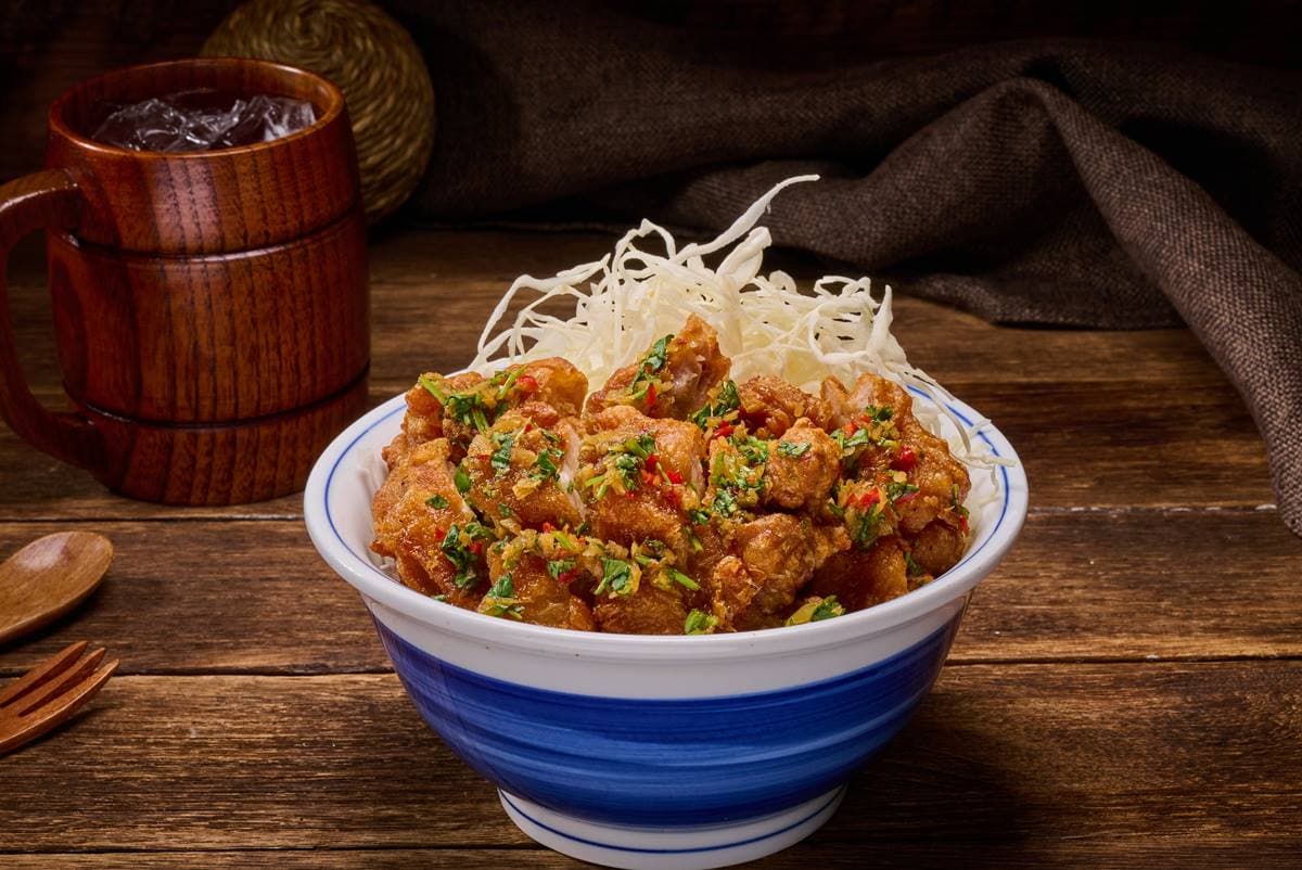 吉豚屋牛丼買一送一!加碼免費送腰內豬排+奶茶,快閃6天套餐只要49元 吉豚屋牛丼買一送一!加碼免費送腰內豬排+奶茶,快閃6天套餐只要49元