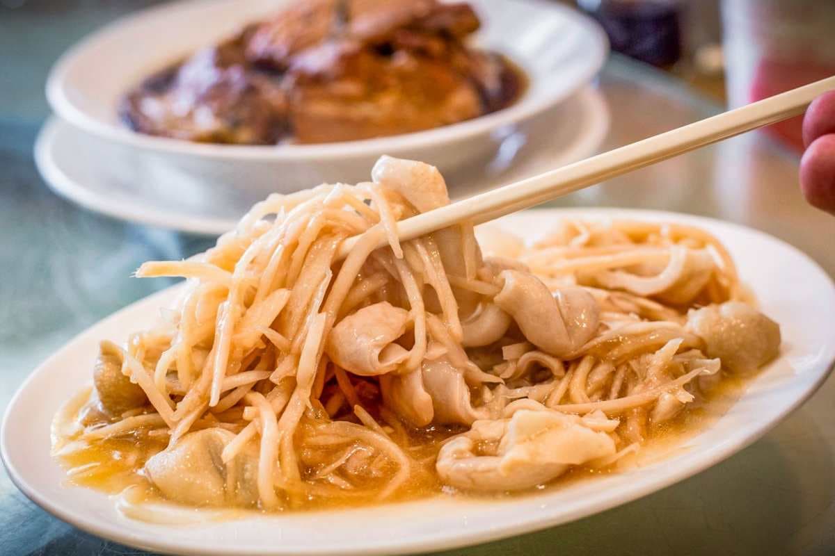 老饕激推台北高CP值客家菜!招牌鹽焗雞Q嫩鮮美,客家小炒、梅干扣肉都必點 老饕激推台北高CP值客家菜!招牌鹽焗雞Q嫩鮮美,客家小炒、梅干扣肉都必點