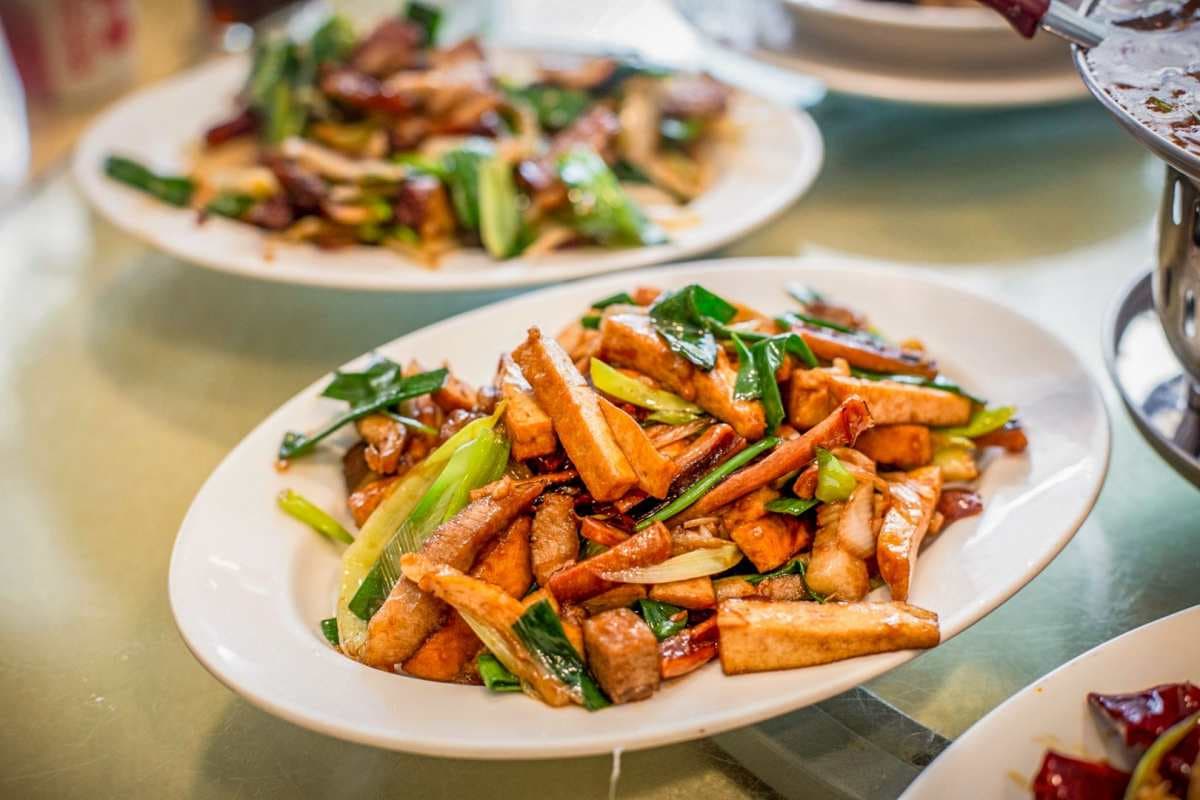 老饕激推台北高CP值客家菜!招牌鹽焗雞Q嫩鮮美,客家小炒、梅干扣肉都必點 老饕激推台北高CP值客家菜!招牌鹽焗雞Q嫩鮮美,客家小炒、梅干扣肉都必點