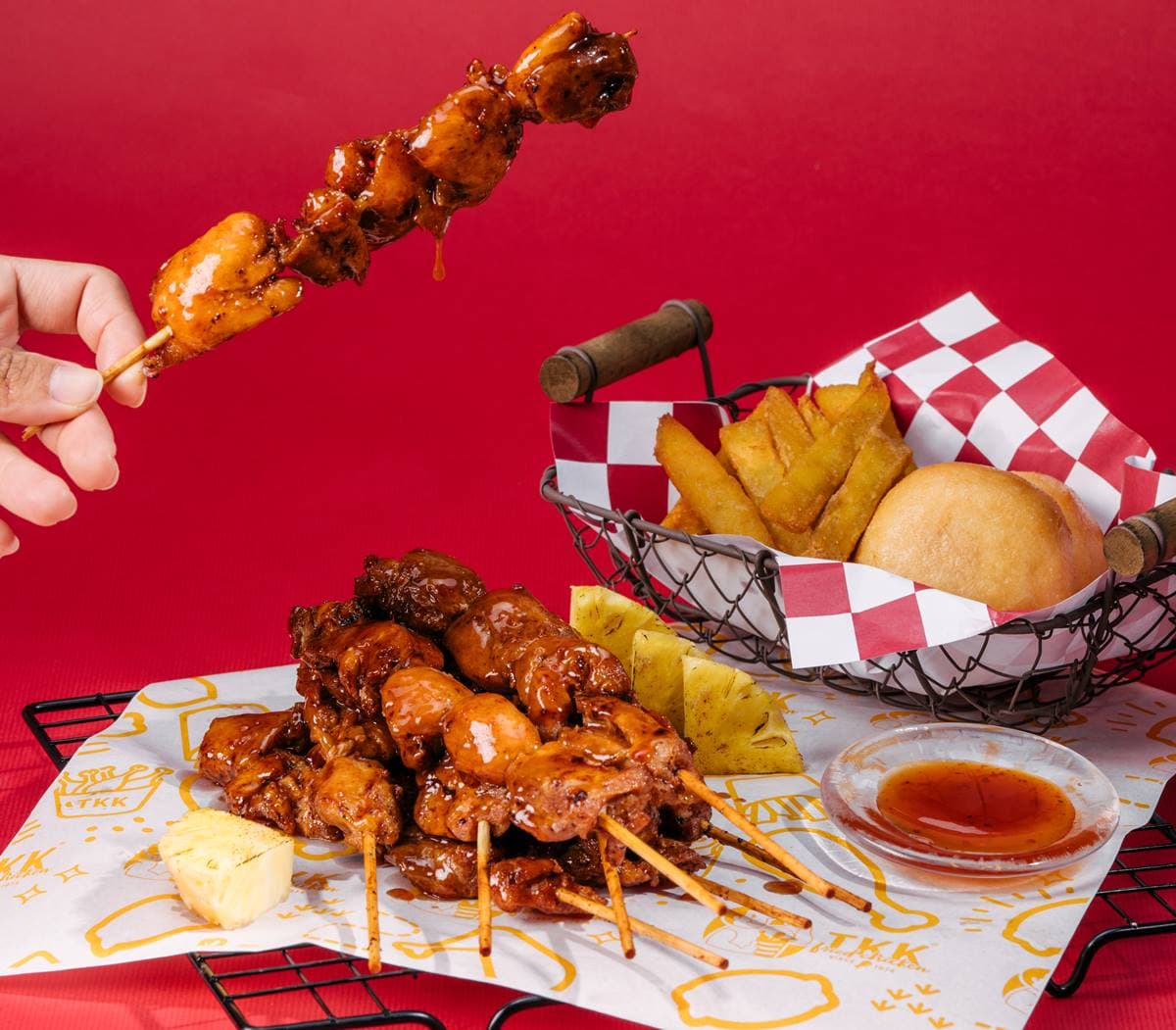 名字有「秋、鳳」免費吃!頂呱呱全新「烤腿串」登場,再搶POPEYES「整盒炸雞腿」 名字有「秋、鳳」免費吃!頂呱呱全新「烤腿串」登場,再搶POPEYES「整盒炸雞腿」