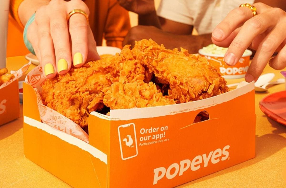 名字有「秋、鳳」免費吃!頂呱呱全新「烤腿串」登場,再搶POPEYES「整盒炸雞腿」 名字有「秋、鳳」免費吃!頂呱呱全新「烤腿串」登場,再搶POPEYES「整盒炸雞腿」