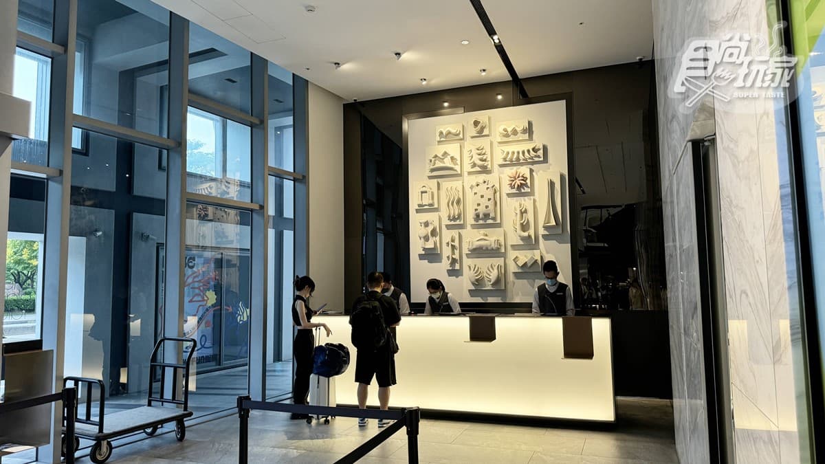 房內就有無敵天窗!打卡台中超夯「美術館旅店」,自助早餐吃到飽、新菜單登場(中獎公布) 房內就有無敵天窗!打卡台中超夯「美術館旅店」,自助早餐吃到飽、新菜單登場(中獎公布)