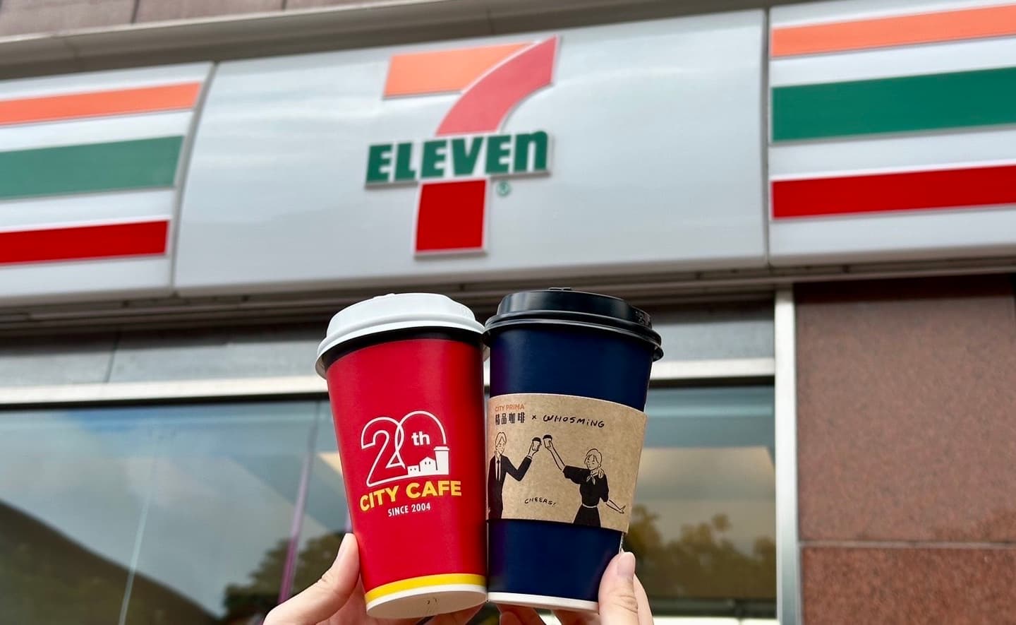 7-11、全家買一送一!週末咖啡、霜淇淋都有,小七化身「牛排館」推雙醬豬排麵 7-11、全家買一送一!週末咖啡、霜淇淋都有,小七化身「牛排館」推雙醬豬排麵